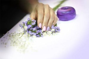 САМО 10.90 лв. за маникюр с гел лак PRO GEL и 2 декорации по избор от салон Виктория, Студентски град. БОНУС: БЕЗПЛАТНО отстраняване на стар гел лак