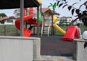 Почивка за ТРИМА или ЧЕТИРИМА в Черноморец, комплекс Слънчев остров. Нощувка в напълно оборудвано и обзаведено студио или апартамент. Вземете ваучер за 8 или 12 лв. и доплатете останалата сум