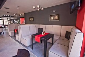 Свинска пържола с картофи и ябълков пай САМО за 6.90 лв. в ресторант Gallery – Bar and Dinner, жк. Манастирски ливади