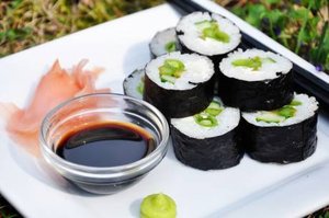 64 вкусни суши хапки на промоционална цена - 15.90 лв. от Суши маркет