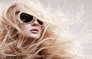 73% отстъпка за маникюр с лак Gelish и отстраняване на лака и подарък 2 декорации само за 11 лв. вместо за 40 лв. от студио за красота Мария