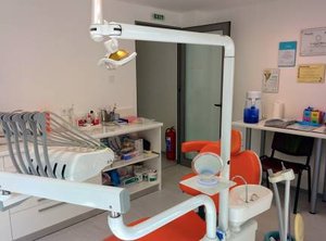 Професионално избелване на зъби с швейцарската система Pure Whitening System, почистване на зъбен камък, зъбна плака и полиране с Air Flow само за 90 лв. в дентална клиника Съни Дент