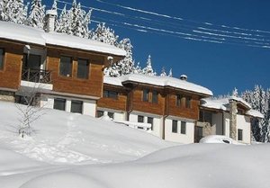 На ски в Пампорово. Нощувка, закуска, вечеря + руска парна баня и джакузи само за 52 лв. в комплекс Борики***