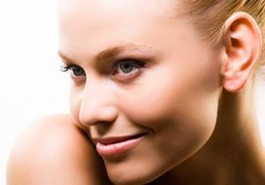 Почистване на лице с продукти на Profi Derm и масаж на лице само за 13.90 лв. в салон Розмари. БОНУС - почистване и оформяне на вежди.