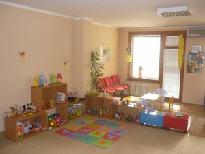 50% отстъпка за  Полудневната детска занималня  за деца от 2 до 6 годишна възраст на цена от 110 лв. вместо 220 лв. месечно от детски център \"Весели Хлапета\"!