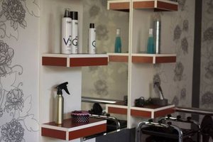 Изграждане с UV FiberGel SNB + лак + 2 декорации по избор в студио за красота Клермонт