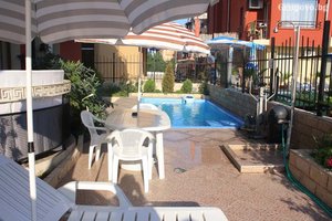 Почивка в Приморско на 50 м. от плажа! Нощувка + басейн на ТОП ЦЕНИ в хотел Вермона