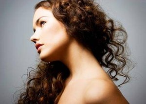 За Пловдив: 70% отстъпка за подстригване, измиване с шампоан Wella и изсушаване със сешоар, на четки или дифузер само за 8.90 лв. вместо за 30 лв. от салон Фризьорницата