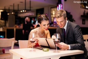 Вкусно Френско изкушение за ДВАМА. Плато френски сирена (300г) + 1 литър бяло или червено вино от Ресторант Сан Мартин, кв. Гео Милев
