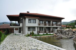 Райско кътче край Огняново. Нощувка със закуска + сауна, джакузи, спортна зона и басейн в Екозона Белите Скали, с.Гайтаниново
