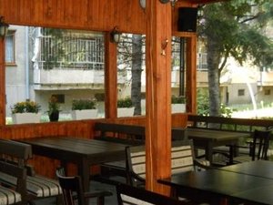 За Пловдив: Цял килограм пилешки крилца, пържени картофки и 50 броя панирани сиренца само за 14.99 лв. в ресторант Исперих. Опитайте!