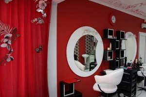 Желаете дълготраен маникюр? Студио за красота J Vision Style Ви предлага - маникюр с Shellac само за 9 лв.