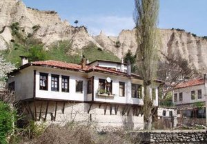 Двудневна екскурзия до Петрич, Мелник, Роженски и Рилски манастир от туристическа агенция Крис Тур. Елате на пътешествие до светите места на България